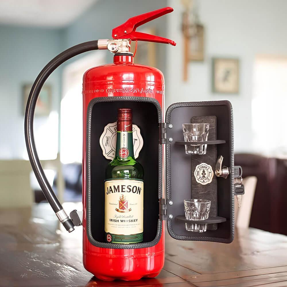 Hydr8™ | Coole Minibar im Feuerlöscher-Design